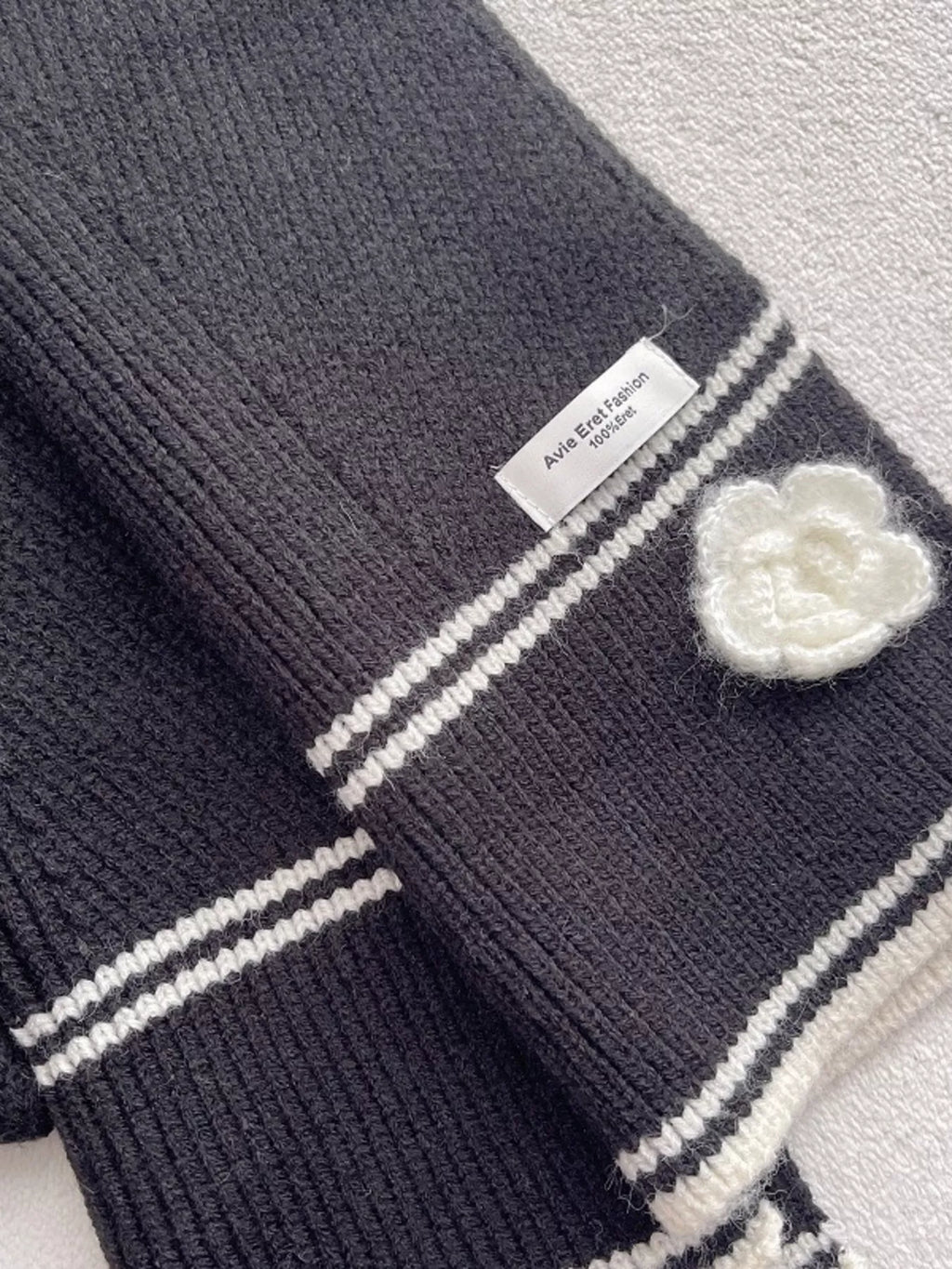 Camellia Contrast Trim Knitted Scarf